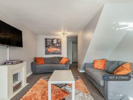 3 bedroom flat to rent - Photo 4