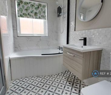 1 bedroom in a flat share to rent - Photo 1
