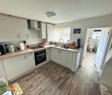 2 bedroom terraced house to rent - Photo 6