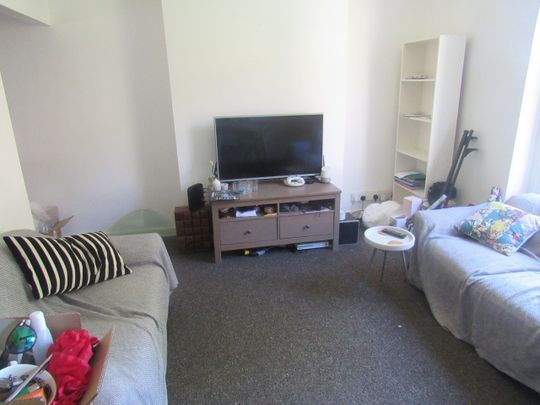 2 Bed Flat, Basement, BS6 - Photo 1