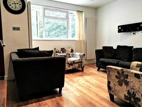 4 bedroom flat to rent - Photo 1