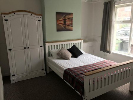 4 bedroom terraced house to rent - Photo 3