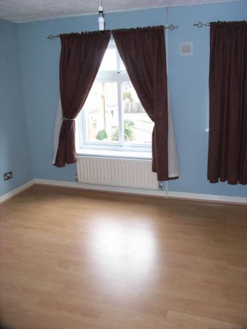 2 bedroom semi-detached house to rent - Photo 2