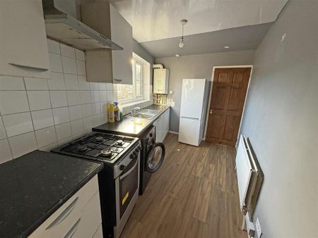 3 bedroom flat to rent - Photo 5