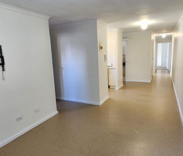 Modern 2 bedroom homette available now. ALL enquiries via email onl... - Photo 6