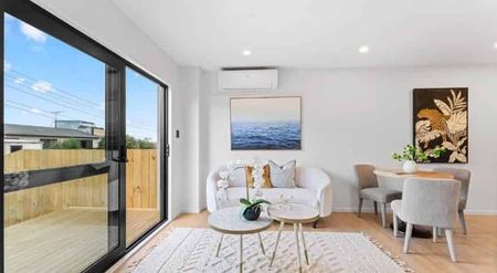 Stunning Townhouses in Mount Wellington - Photo 2