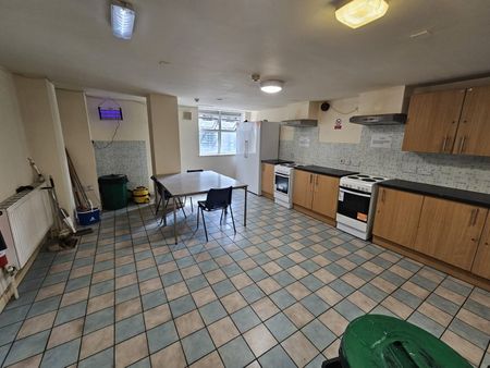 Studio Flat, Greenwood House, N22 - Photo 2