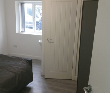 1 bedroom in a house share to rent - Photo 3