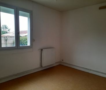 Location Maison 4 pièces 113 m² Montgivray - Photo 4