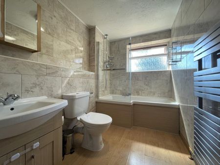 3 bedroom end of terrace house to rent - Photo 4