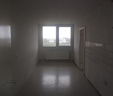 Teil-renovierte 3-Zimmer-Wohnung mit 87,97m² sofort verfügbar - Photo 1