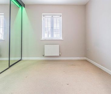 1 bedroom coach house to rent - Photo 2