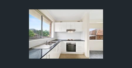 BRIGHT & SPACIOUS! - Photo 5