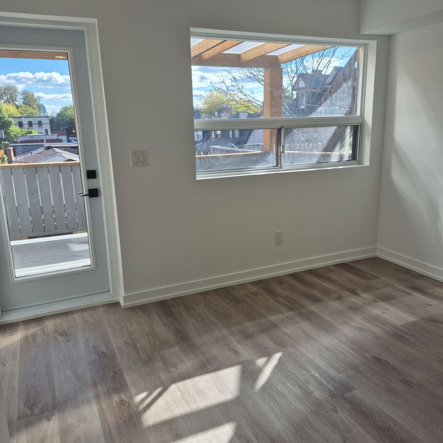 For Lease - 1073 College Street Unit# 2nd Flr, Toronto, Ontario - Photo 1