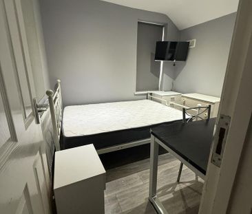 6 bedroom end of terrace house to rent - Photo 3