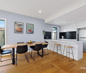 Private, Peaceful & Perfectly Positioned – Stylish Townhouse in Pri... - Photo 1