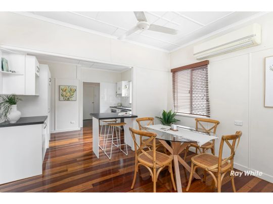 Charming Cottage in Prime Location - Photo 1