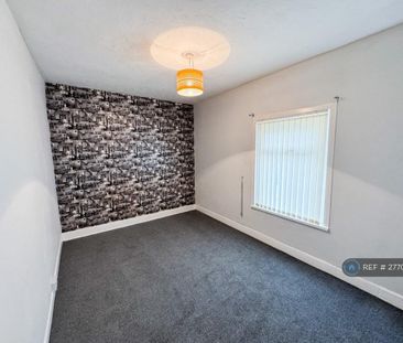 2 bedroom semi-detached house to rent - Photo 5