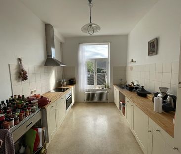 OORDEGEM - Charmant appartement met koer vlakbij het centrum - Photo 2