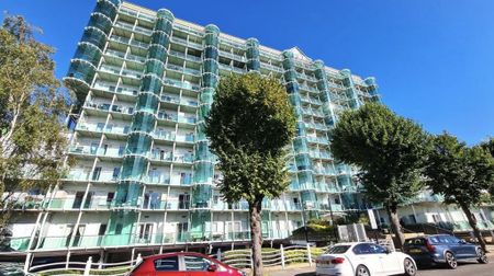 3 bedroom flat to rent - Photo 5