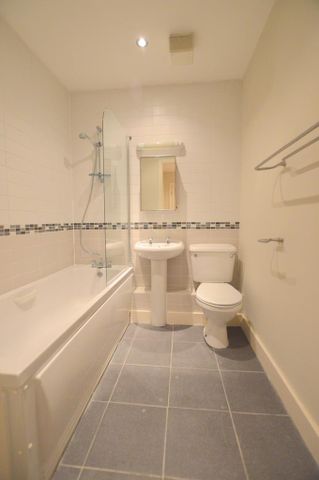 2 bedroom flat to rent - Photo 5