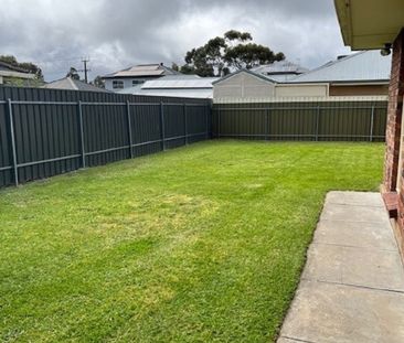 Refurbished 3 Bedroom Home - Spacious Grounds - Photo 1