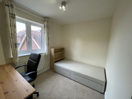 1 bedroom in a house share to rent - Photo 4