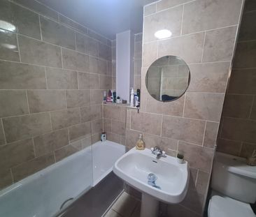 2 Bed - 6 Hill Top Street, Hyde Park, Leeds - LS6 1NW - Student - Photo 5