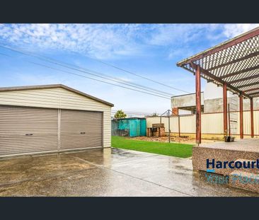 Spacious Family Home in a Prime Location! - Photo 4