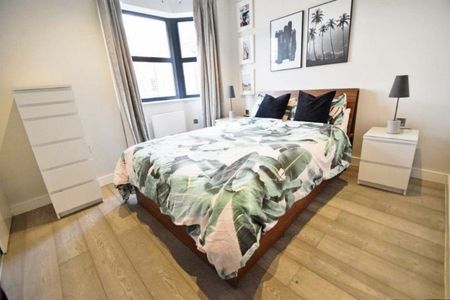 The Grove, Slough,SL1 - Photo 3