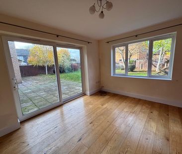 PETERBOROUGH - Photo 1