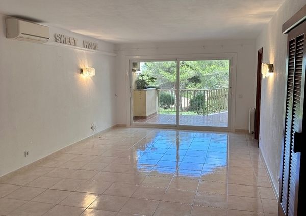 Apartment with direct sea access in Cala Vinyes