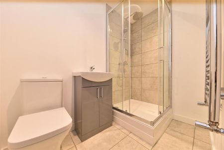 1 bedroom in a house share to rent - Photo 3