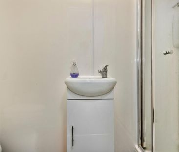 6 bedroom house to rent - Photo 2