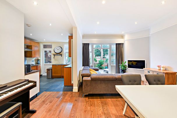 3 Bed Maisonette, Woodgrange Avenue, W5 - Photo 1