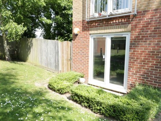 Flat to rent on - Photo 1