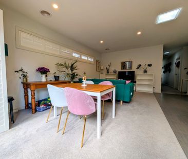 Two Bedroom Stunner! - Photo 1