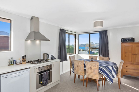 Beautiful 3BR Home in Popular Belleknowes! - Photo 2