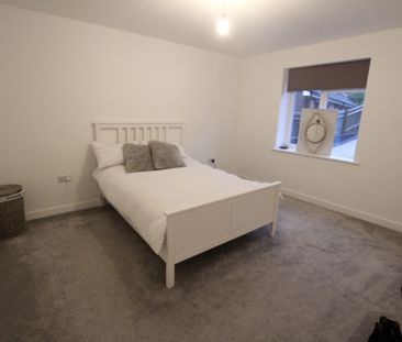 The Broadway, Haywards Heath, RH16 - Photo 5