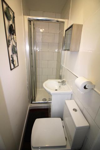 Room 1, Flat 1 - Photo 5