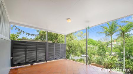 Your Toowong Retreat: Spacious, Modern & Conveniently Located! - Photo 4