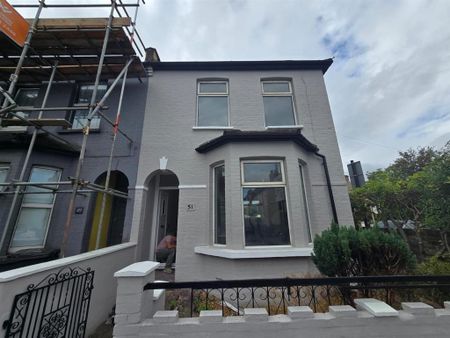 4 bedroom end of terrace house to rent - Photo 2