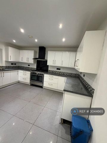 5 bedroom detached house to rent - Photo 4