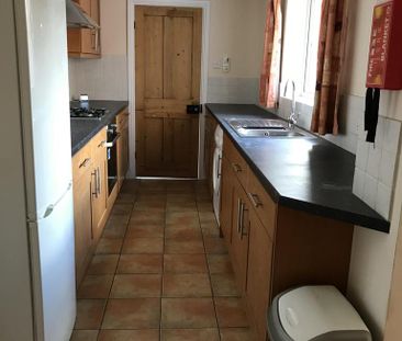 1 bedroom in a house share to rent - Photo 5