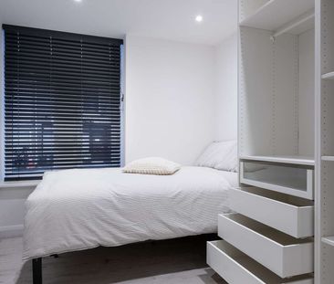 Apt 1, Aberdeen House Room 2 - Photo 6