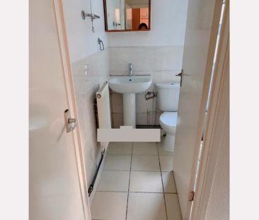 4 bedrooms 2 bathrooms room1 - Photo 1