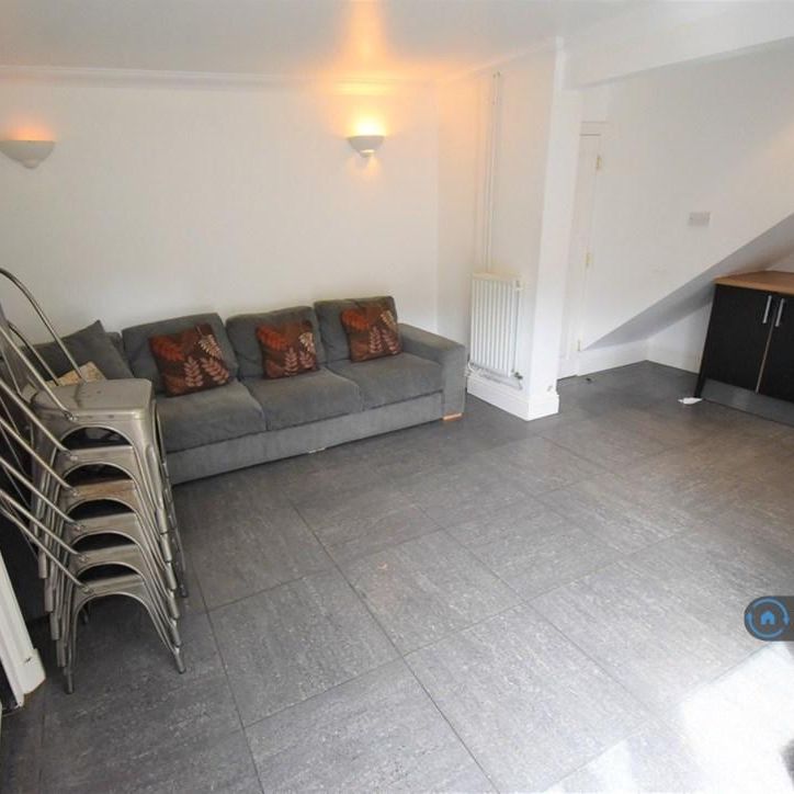 7 bedroom semi-detached house to rent - Photo 1