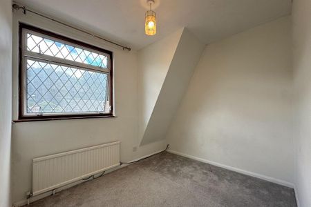 4 bedroom detached house to rent - Photo 2