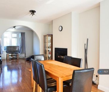 4 bedroom semi-detached house to rent - Photo 5