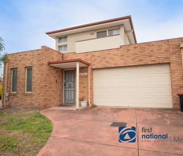Spacious 4-Bedroom Townhouse in Central Melton! - Photo 2